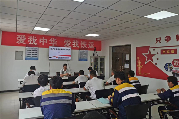 分公司領導下基層講安全黨課.jpg