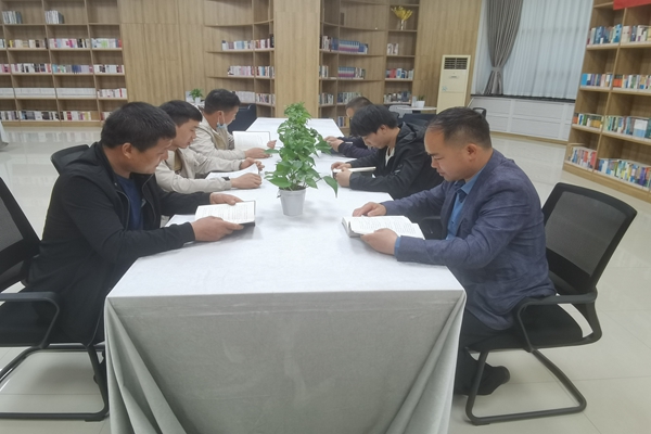 圖書室閱讀.jpg