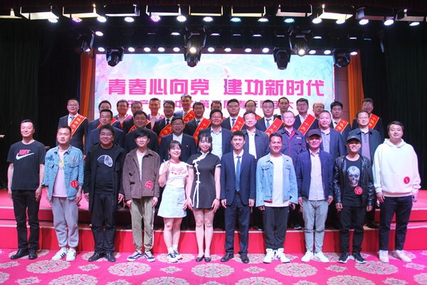 舉辦“青春心向黨 建功新時代”第五屆青年歌手大賽_副本.jpg