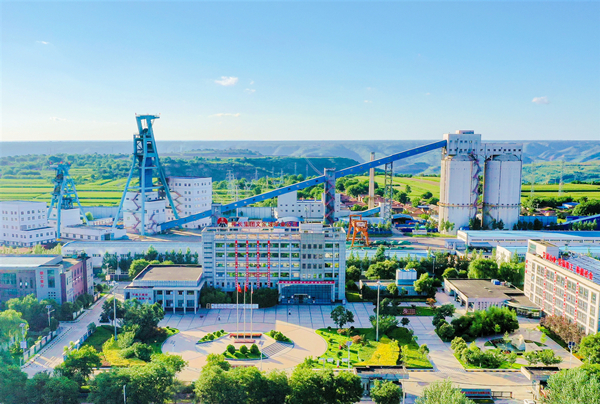 2——春光向暖 奮進(jìn)向前.jpg