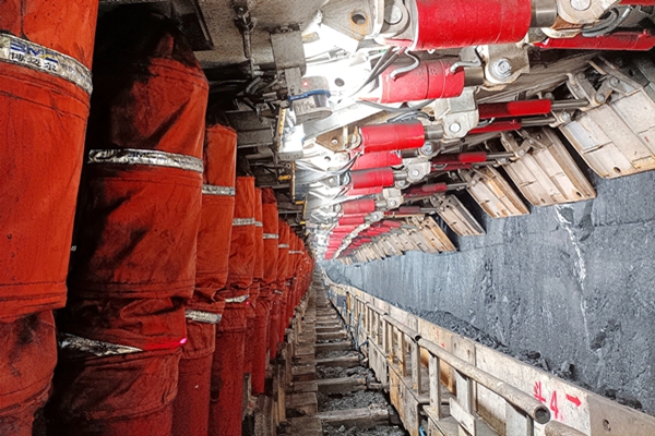 1——上半程：難中求成 穩(wěn)中有進.jpg