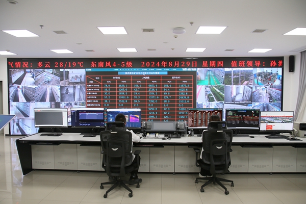 調(diào)度中心“千里眼”_副本.jpg