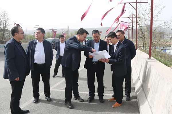 公司黨委書記、董事長焦小年到水北集運站項目現(xiàn)場_副本.jpg