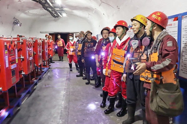 1 井下參觀1_副本.jpg