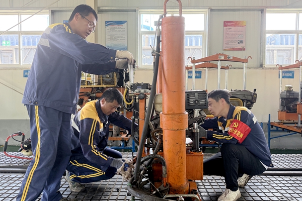 1764831799153046.jpg 設(shè)備實操培訓_副本.jpg