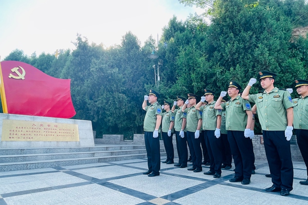 參觀紅色革命基地 傳承紅色革命精神 (5)_副本.jpg