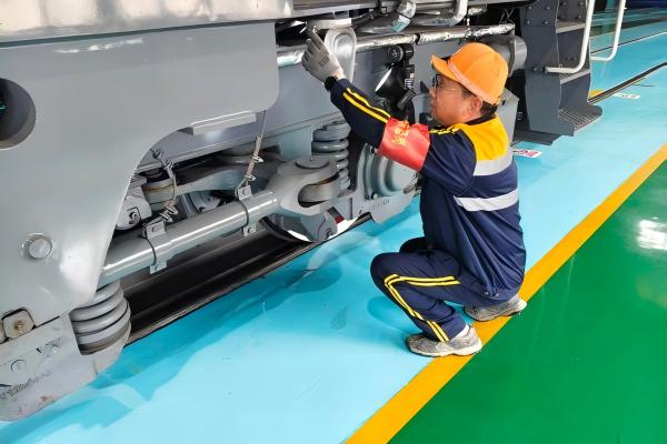 黨員奪旗——機(jī)車巡查(1).jpg