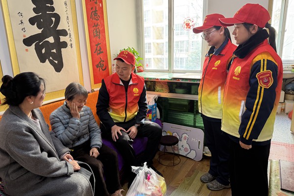 幸福橙  慰問孤寡老人_副本.jpg
